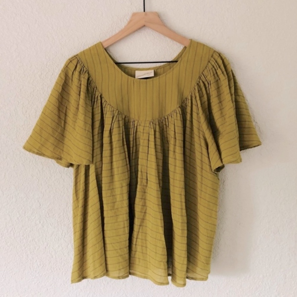 Universal Thread - women’s M - flare sleeve blouse - NWT